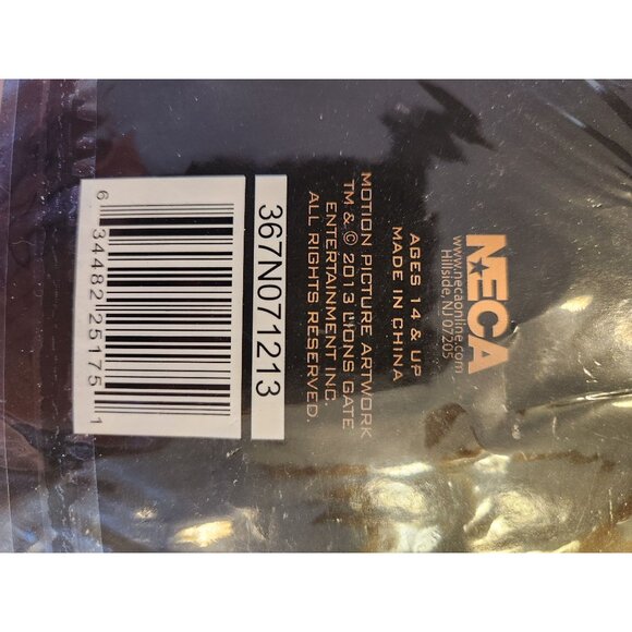 The Hunger Games Catching Fire District 12 Snap Bracelet By NECA - Picture 4 of 4